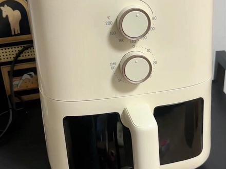 这下我女儿想吃炸货我随时都能变出来了哈哈,#小熊 空气炸锅,5L可视大容量,操作简单易懂,底部悬浮环流设计,不用翻面也可以烤的均匀,一起做空气炸锅美食吧!#空气炸锅 #小熊空气炸锅 #空气炸锅蛋挞 #吃货必备