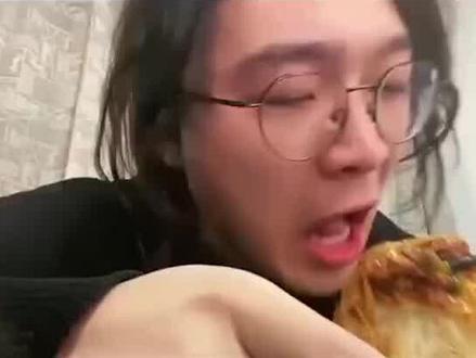 #热门本是清汤无盐面、泪落碗中方觉咸。"感人瞬间 #感人