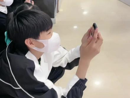 看见泽哥在看什么了吗98@泽泽锐锐 @天秤小九月