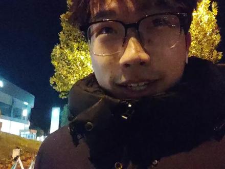 哈哈是六级! 距离六级还有180多天,下午做了一套最新真题模拟,好像是全真模拟,考场环境还原度很高,卷子手感很好,就像真的在考六级一样,还得交报名费,太真实了。
这次六级体验,老师服务态度很好,桌椅很干净,试卷印刷整齐,整体评价五星,下次还来!#六级 #四六级