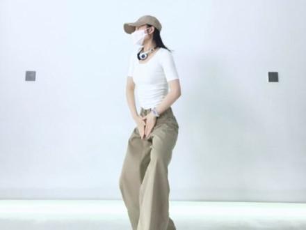 慢速来啦
#CHANEL2.0 #kiwsang编舞 #零基础教学 #七七的舞蹈课堂 #翻跳