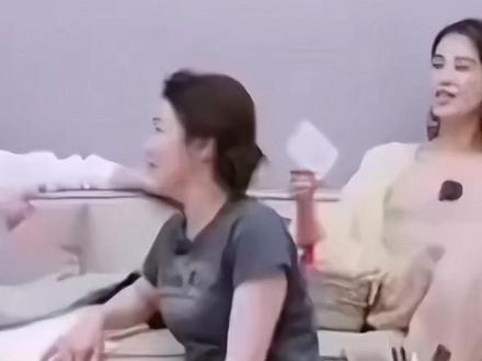 陈梦自曝理想求婚现场人越多越好 “比如在足球场或体育赛事上求婚 ” 此前曾说渴望有一个完整的家#陈梦说求婚现场人越多越好 #陈梦