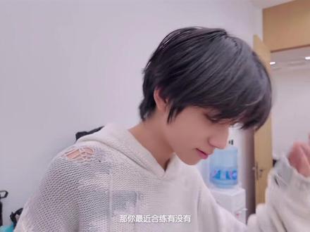 懂得都懂,我懂了
不止这个王橹杰快不行了,我也快不行了。尤其是古音纪录片和这期小星星前后一起看,快要幸福晕过去了#时代峰峻 #橹穆 #lm #王橹杰 #穆祉丞