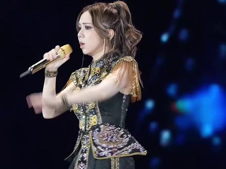 六年回归即王炸!邓紫棋广州连开十场跨年演唱会,从《泡沫》到《GLORIA》治愈全场,强实名制一票难求,这才是内娱真唱天花板!#邓紫棋 #邓紫棋广州演唱会 #邓紫棋这是我们该有的距离吗 #娱乐评论大赏 #内容启发搜索