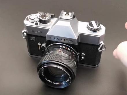 富士 st801 胶片相机配 EBC 富士侬 55mm 1.8镜头m42 巅峰之作
此款相机是m42卡口之中最高1/2000秒快门和最亮的取景器加LED测光指示灯!
过片顺滑,快门清脆,全金属机身在手中沉甸甸的份量,真的是爱不释手。
#富士相机 #相机推荐 #胶卷相机 #胶片
