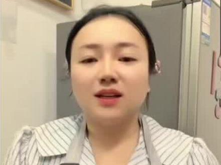 何其有幸 喜欢上善良又有格局的山三妹 会开解和引导粉丝不要强求别人 她理解别人的不易 尊重每个人直播方式。
#山三妹 #粉丝投稿 #山歌圈 #正能量传递 #偶像的力量 @山三妹窑埠古镇大舞台