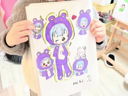 7岁女鹅挑战画100个漫画小人物!
Day17 今天画的是萌萌的穿着小熊🐻睡衣的小女孩。
冬日就要萌萌哒#画画 #想画就画 #简笔画 #漫画 #动漫