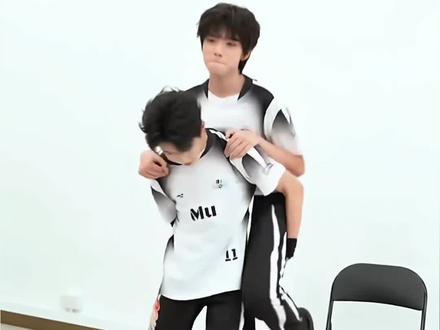 没有人解救王橹杰 但是穆祉丞出现了#橹穆 #王橹杰 #穆祉丞 #时代峰峻 #新音纪录片