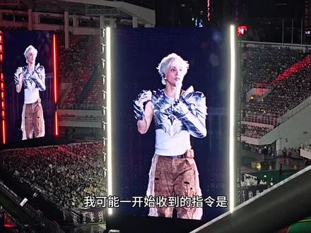 广州暴雨夜,老薛单膝跪地道歉,说“效果不好就是不好,不能让你们花冤枉钱”。全额退票+机酒报销+后续广东场次免费兑换,这售后真的杀疯了!永远可以相信薛之谦的真诚。#薛之谦 #薛之谦演唱会 #薛之谦退票 #薛之谦万兽之王