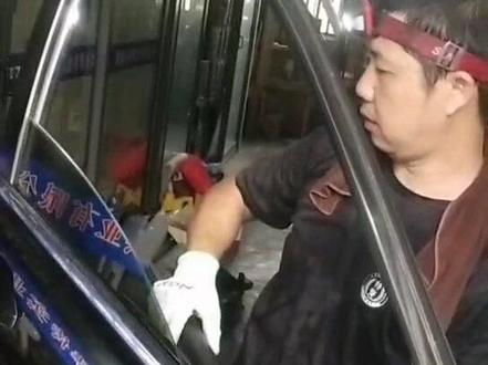 07至12年本田CRV更换玻璃外压条,需要拆装左右前门倒车镜和门板#抖音记录修理工的日常