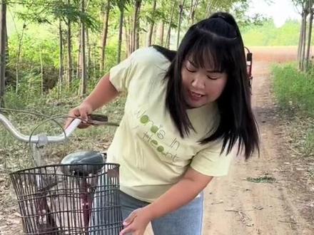 河南方言孬蛋不帮忙还扔车子#专治不开心 #看一遍笑一遍 #搞笑视频 #农村生活 #搞笑