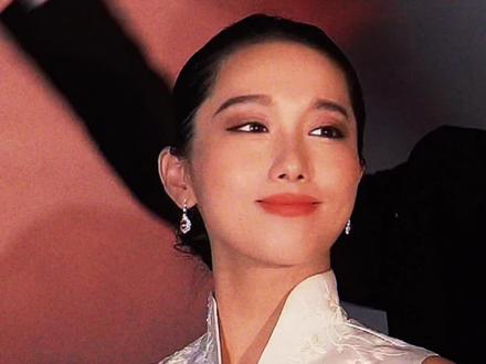 不同年代的女明星走红毯的状态?是这样的吗?看完视频谁来帮我总结一下!#海蓝之谜精萃水 #海蓝之谜精萃水乳