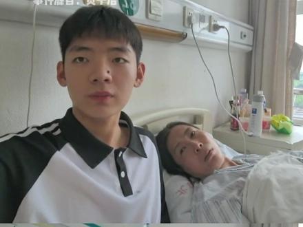 每一个为妈妈拼命的孩子都是好孩子 (事件源自:@贺子浩 #贺子浩 #贺子浩救母 #真实事件