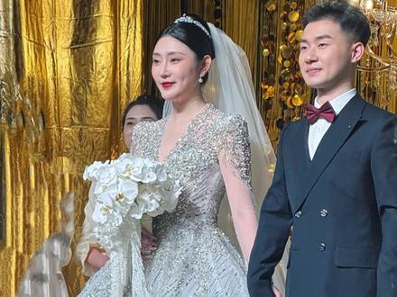 德云社:陶阳&胡嘉博大婚 老哇噻了!现场手捧花直接给大林,成了郭麒麟催婚哈哈哈 #德云社#郭麒麟催婚现场 #郭麒麟 #婚礼现场 #陶阳云圣