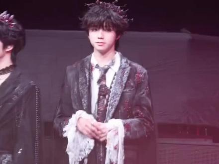 你们两个在偷笑什么,表弟你真的太肆意了!!!
表哥:正好,巧合,《阴差阳错》!!!
橹毛穆丝你们的灯牌海呢,怎么没看到?但是枳妹的哨声夯爆了哈哈哈哈哈哈哈#橹穆 #lm #王橹杰穆祉丞 #王橹杰 #穆祉丞