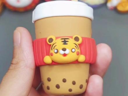 喝了这个奶茶肯定有好运吧!#超轻粘土 #奶茶 #虎年