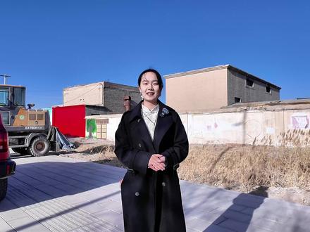 跟着生命树墙绘看格尔木 格尔木一群大学生黑木几个在格尔木手绘生命树的一批墙绘引起了广大市民的关注,形成了格尔木市的关于生命树剧组的一个网红打卡点。#生命树 #跟着生命树看格尔木 #网眼看海西 #尔木e新 @贤哥 @昆仑影视马哥 @晨 钟 @网信海西 @格尔木文旅 @咚咚锵 @西北私旅定制·黑木 @(KK)