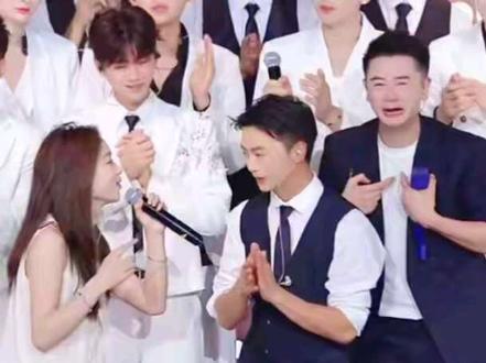 好看好看 主动跳舞的🍊也太甜了!眼里只有🍑,一举一动都在说:我只跳给你看😄。 @蜜桃🍑ᵐᵗ (星城) @昊文🍊星城 @昊瀚培训号 @江子杨⁵⁰⁶-星城 #直播录屏分享 #上热门 #晚风