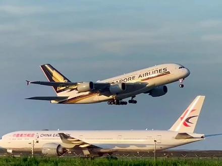 新加坡航空巨无霸空客 A380在下午黄金光下从上海浦东国际机场起飞飞往新加坡樟宜国际机场瞬间,快来看看这大飞机吧!
Singapore Airlines SQ833 PVG-SIN
Airbus A380-841 9V-SKY 跑道16R!
#新加坡航空 #空客a380 #追飞机的人 #民航