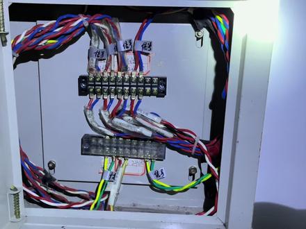 今天来更换消防模块正好借着机会说说端子箱的环线接法 #消防工程人 #消防弱电维修 #消防故障维修 #消防现场设备 #电工接线 #电工知识