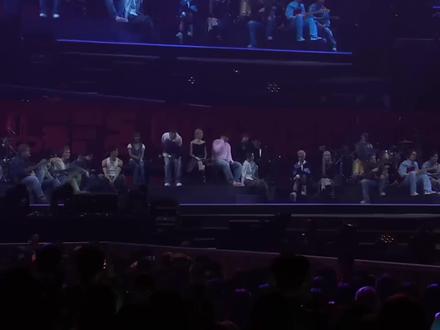 华纳糕1.0一周年了🥹
这一年来我循环了无数次这个10分钟串烧🥹
真的超级超级喜欢华纳旗下这一班歌手🥹每一位都很喜欢,每一位的歌都听过很多很多首!感觉华纳旗下这一班整体偏新生代的歌手每一个人都很有自己的风格,也很有辨识度,我相信他们一定可以撑起香港乐坛的未来!
2020年以后最好的“拼盘演唱会”,遗憾没有去过现场,希望有朝一日我可以在现场看到华纳糕3.0~🎉🎉🎉
(字幕为苯人自行添加)
#华纳糕 #粤语歌 #nancykwai #MC张天赋 #汤令山