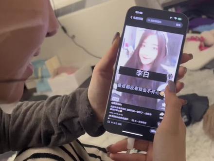 她10年前竟然是唱歌火的哈哈哈 谁敢信啊