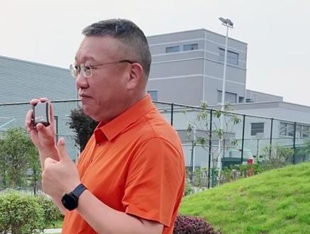 商旅人士出差 是不是经常为带什么剃须刀发愁呢?出差旅行的剃须刀有什么需求呢?第一,小巧 第二,使用方便第三,续航时间长。赫为便携式电动剃须刀,非常温和您的需求#剃须刀 #出差旅行必备品