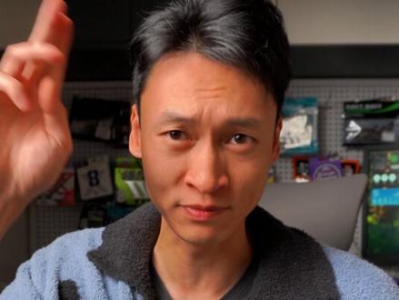 鱼竿长时间不用,防止变型,损伤! 一月二月鳜鱼休赛期,很多朋友都没有摸过装备了
全都扔在墙角,但是竿子如果收纳不好,要么会变形
要么很容易折断,我家扫地机器人,就给我干废过好几根竿子
那最好应该怎么收纳呢?你要么就是放平,要么就是竖直放
但放平呢,需要比较大的空间,且很容易被掉落物品砸坏,那要是竖直放就方便多了
推荐买一个360度的旋转支架,比如我最近在用的这个卡斯汀v16,就非常好用
这么小一个支架,能放16根鱼竿,还不占地方,且他还是双层错排的,能避免轮子磕碰
关键材料都是不伤装备的,还非常的稳固,你要是曾经因为收纳,折断过竿子,那真的非常推荐,来把你最趁手的装备,晒在评论区,我们下期再见
#路亚鳜鱼 #路亚斑鳜 #路亚野钓 #卡斯汀 #V16多功能鱼竿架