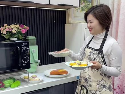 格兰仕不愧是专业做微波炉的,升级的黑色平板微波炉,还是二级能效的,加热又快又省电,双旋钮设计操作也非常简单#厨房电器#格兰仕微波炉#挑战用微波炉做饭#年底大促