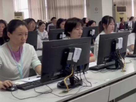 6月13日,重庆,高考分数是这样产生的! #直击重庆高考评卷场 (上游新闻记者 秦健)