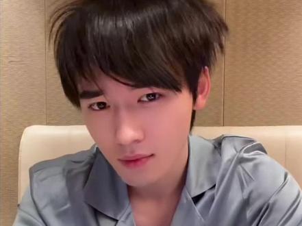 胸口的印记 我不行了 请问这是在邀请吗#宋亚轩