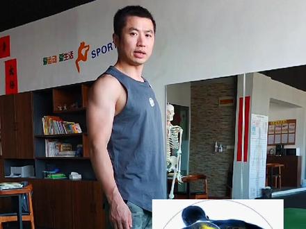 弯腰搬重物很伤腰,一定要引起重视#弯腰提重物 #保护我腰部#爱生活爱运动 #