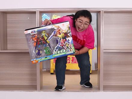 挑战究极铠兽王23种变形玩法!小唯能挑战成功,赢得玩具吗 #铠兽超人 #变形玩具 #铠兽超人2超次元战队