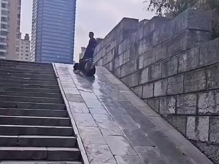 这些滑梯看着安全,其实风险不小,稍有不慎就可能发生意外#滑梯 #滑梯玩法 #滑滑梯 #科普