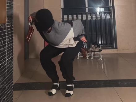 哦哟 明天要班啰! #白菜对我笑舞蹈挑战 #舞蹈#丝滑#璃白白原创 #人类迷惑行为