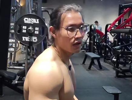 @谭成义 谭教的背部跟练视频,高位下拉+坐姿划船,这里是沙漠🏜️#背部 #坐姿划船