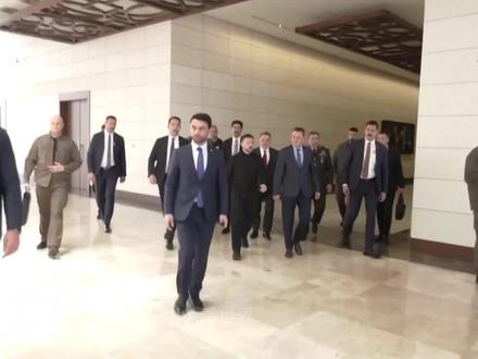 泽连斯基现身土耳其机场,大批安保跟随