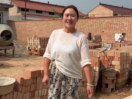 在工地上给师傅们做大锅菜,人多吃饭就是香 #便宜好吃的零食