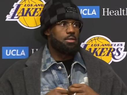 球场大脑丨哈登米切尔招募詹姆斯?宇宙骑要来了? 扒一扒这事可信度有多高!#哈登 #米切尔 #詹姆斯