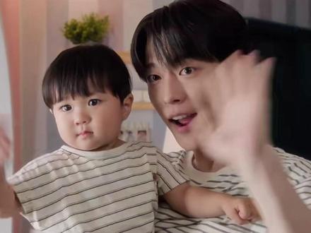 两人透出一股浓浓的人妻和人夫感🥰#给你宇宙 #韩剧