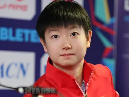 我觉得莎莎说得太好了 #孙颖莎 #2026伦敦世乒赛 莎其实怎么啦?惹你啦?你行你去打呀你去发言啊,讲得这么好都还会被挑刺,杠精,她有说自己有多么多么的不容易嘛?她提过自己的伤痛嘛?全程都是感谢所有台前幕后的人,鼓励队友,肌贴都是肉色的,答应我做个人行吗?