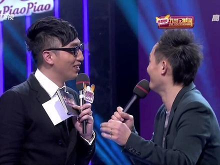 #我在抖音看综艺 #我爱记歌词 小问号系列之@凌晗 PK@王滔 ,谁赢了?#综艺搞笑 #现场演唱 #综艺 王老师的发言掷地有声:我觉得她这个歌词写得不是特别好!