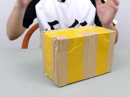 男子想当成功人士,花重金在拼多多买了一台成功人士必备手机