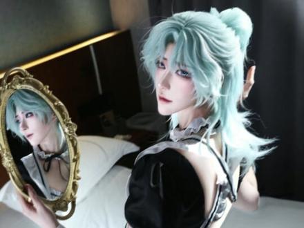 “主人,人家今天又把花瓶打破了。” #cos #附加遗产 #温小辉