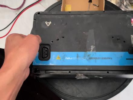 今天维修的小牛电池的问题是,电池压差过大,客户改了240控,导致保护板坏了,,总体原因,电池压差过大保护板多次冲击保护,导致保护板坏了,电池保护板拉不起240控制器,功率不够容易坏