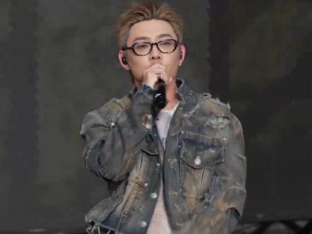 #网友直播间问老舅懂音乐吗 老舅可能不懂网络热梗,但就是这么真诚! #舅陪你听歌 #宝石老舅神曲制造机变点歌机