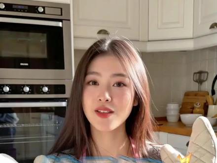 合格的拉子总有一手好厨艺#恋爱技巧 #指套 #无错冰之歌 #双女主 #la