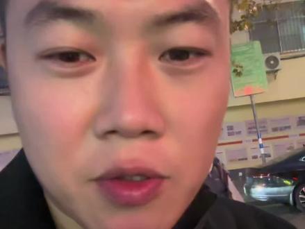 这帮熊孩子你说怎么弄,这九号车标给我扣的干净的,前后都给我玩走了,你们的都还在吗?#九号车标 #鬼火少年 #电动车