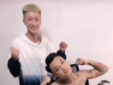 哈哈哈哈哈哈@于泽昌 #精神小伙 #纹身 #这是啥玩意