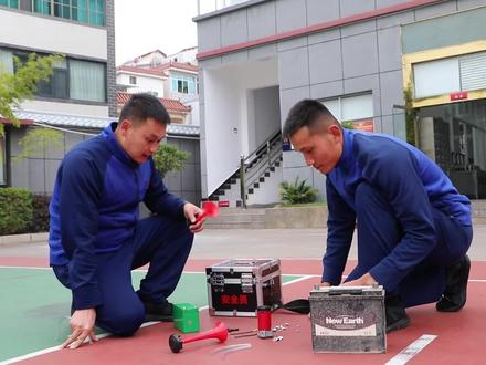 万能的“蓝朋友” 普洱两名消防员的发明获国家专利#蓝朋友#发明#便携式紧急撤离信号装置#实用新型专利